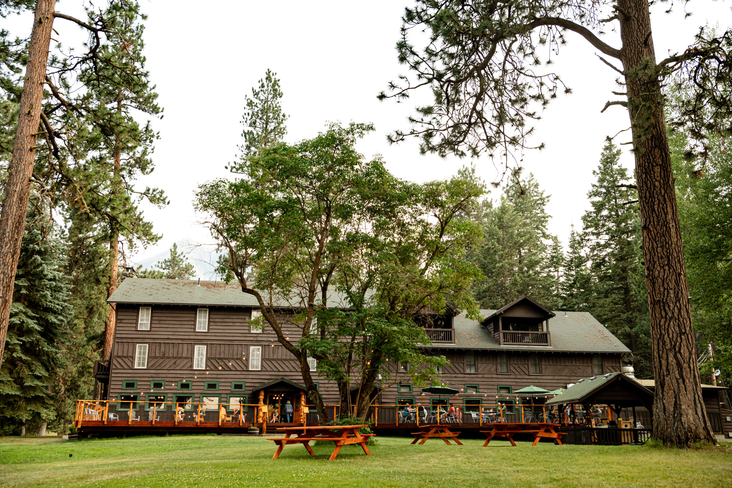 WallowaLakeLodgeExterior_CreditTaliaFilipek